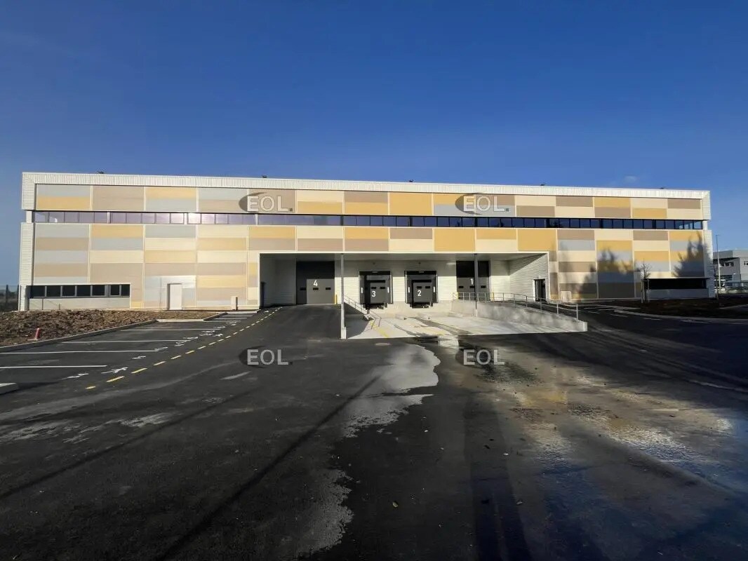 Industrial in Plaisir to rent Building Photo- Image 1 of 11