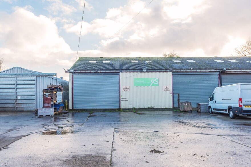 South Marston, South Marston for sale - Building Photo - Image 2 of 4