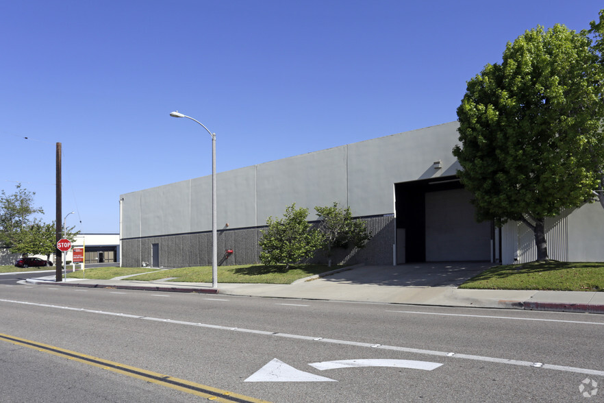 15472 Chemical Ln, Huntington Beach, CA for rent - Building Photo - Image 3 of 4