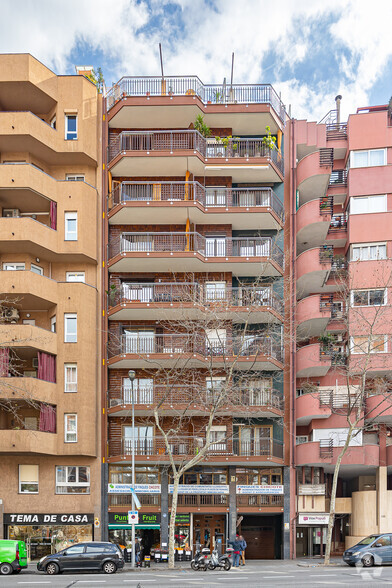 Avinguda De Madrid, Barcelona, Barcelona for rent - Primary Photo - Image 1 of 1