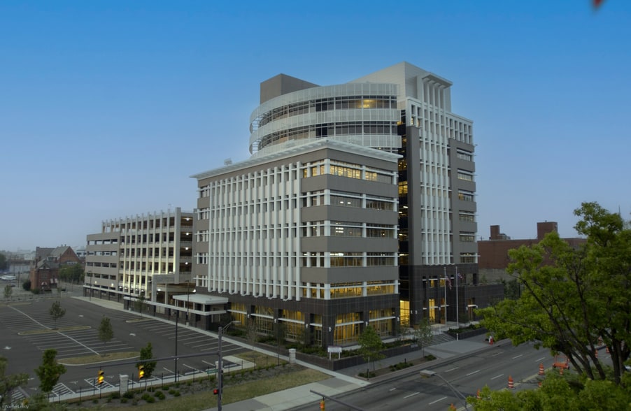 300 E Broad St, Columbus, OH for rent - Building Photo - Image 1 of 7