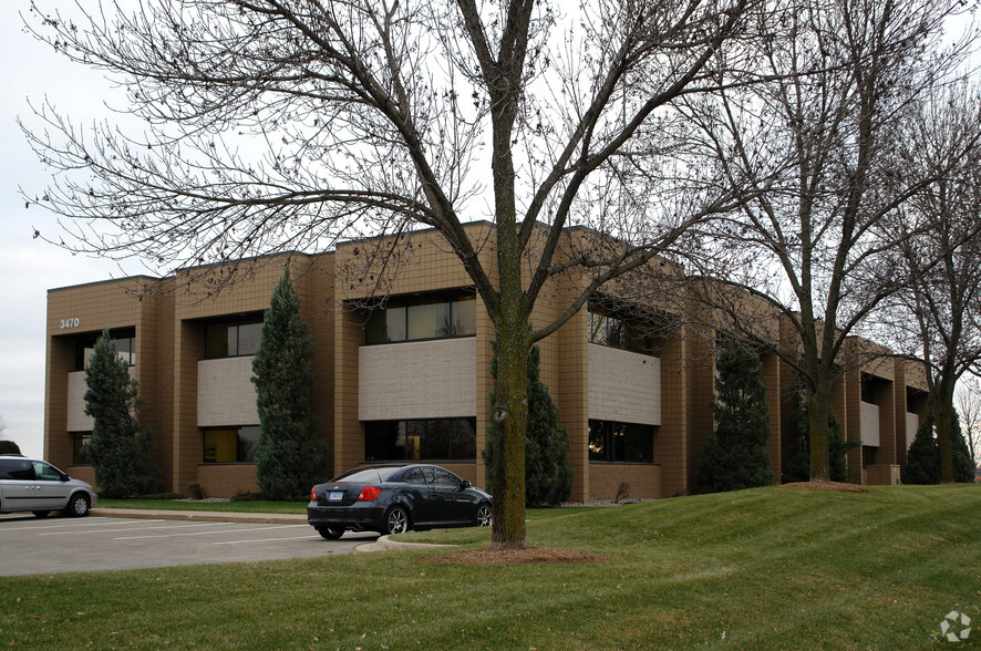 3470 Washington Dr, Eagan, MN for rent - Building Photo - Image 3 of 3