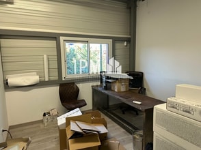 Light Industrial in La Penne-sur-Huveaune to rent Interior Photo- Image 1 of 5