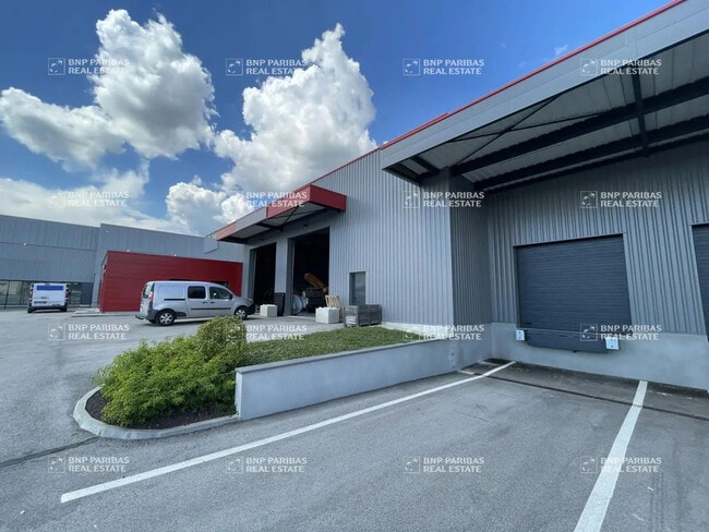 Location Local d'activités 619 m²