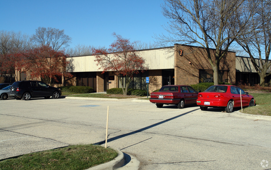 245 W Roosevelt Rd, West Chicago, IL for rent - Building Photo - Image 2 of 4