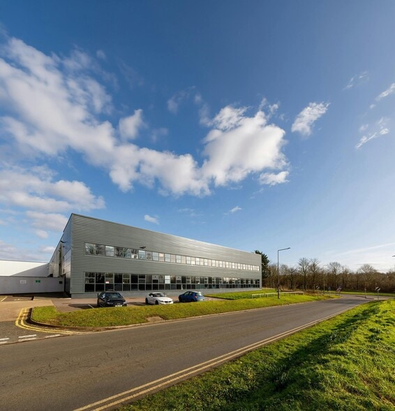 73 Mercers Dr, Milton Keynes to rent - Building Photo - Image 1 of 4