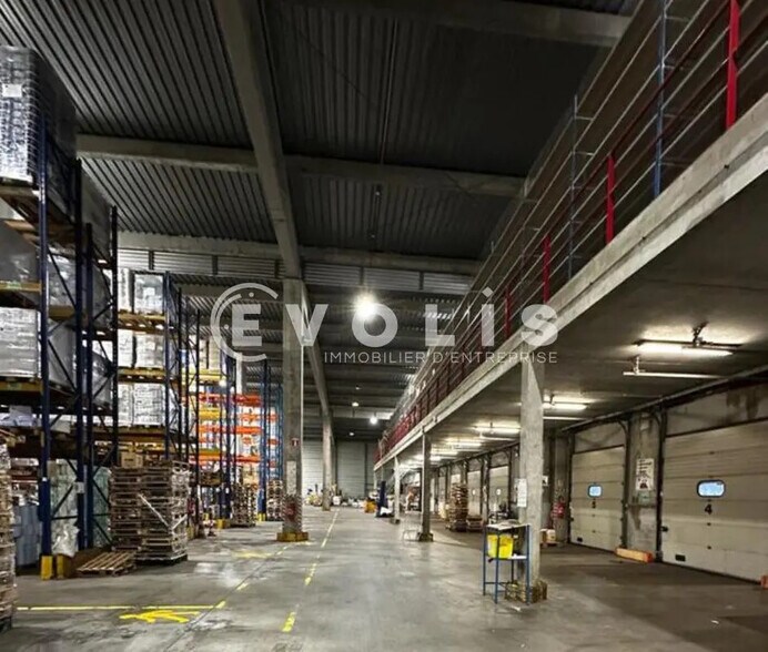 5 Avenue Johannes Gutenberg, Maurepas to rent - Interior Photo - Image 2 of 3