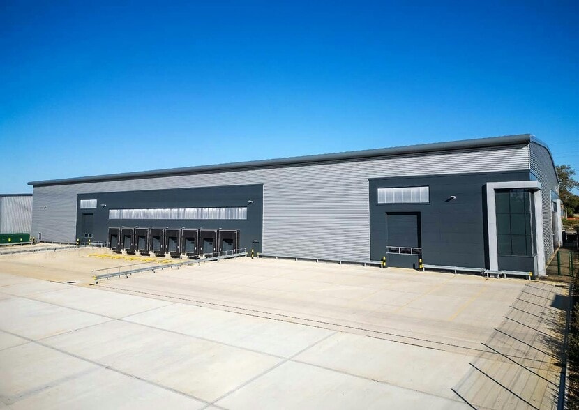 North Rd, Stevenage to rent - Building Photo - Image 2 of 10