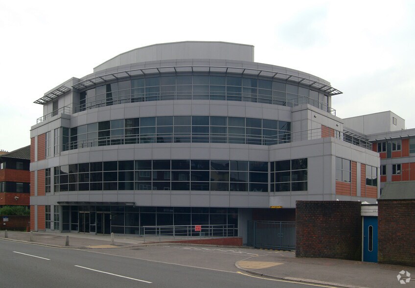 120-130 Station Rd, Redhill for sale - Primary Photo - Image 1 of 1