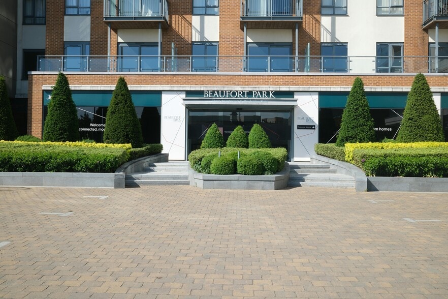 Aerodrome Rd, London to rent - Building Photo - Image 2 of 11