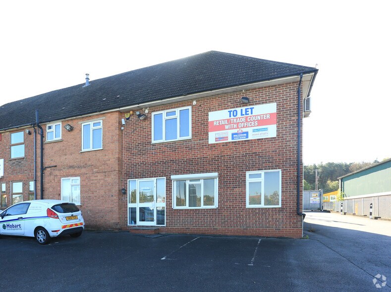 Crawley Rd, Horsham for sale - Primary Photo - Image 1 of 1