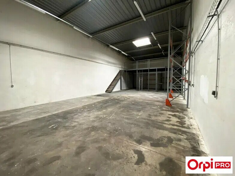 Light Industrial in Chilly-Mazarin to rent - Building Photo - Image 3 of 8