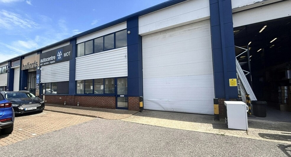 Jackson Clos, Portsmouth to rent - Building Photo - Image 2 of 12