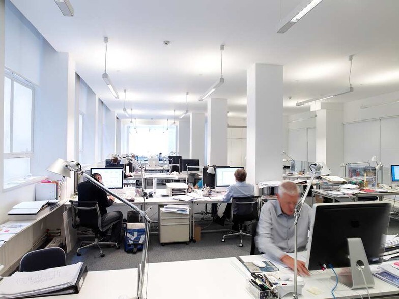 36-38 Berkeley Sq, London for sale - Interior Photo - Image 1 of 1