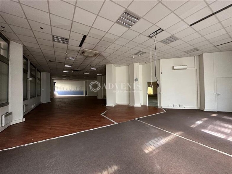 Retail in Noisy-le-Grand to rent - Interior Photo - Image 3 of 6