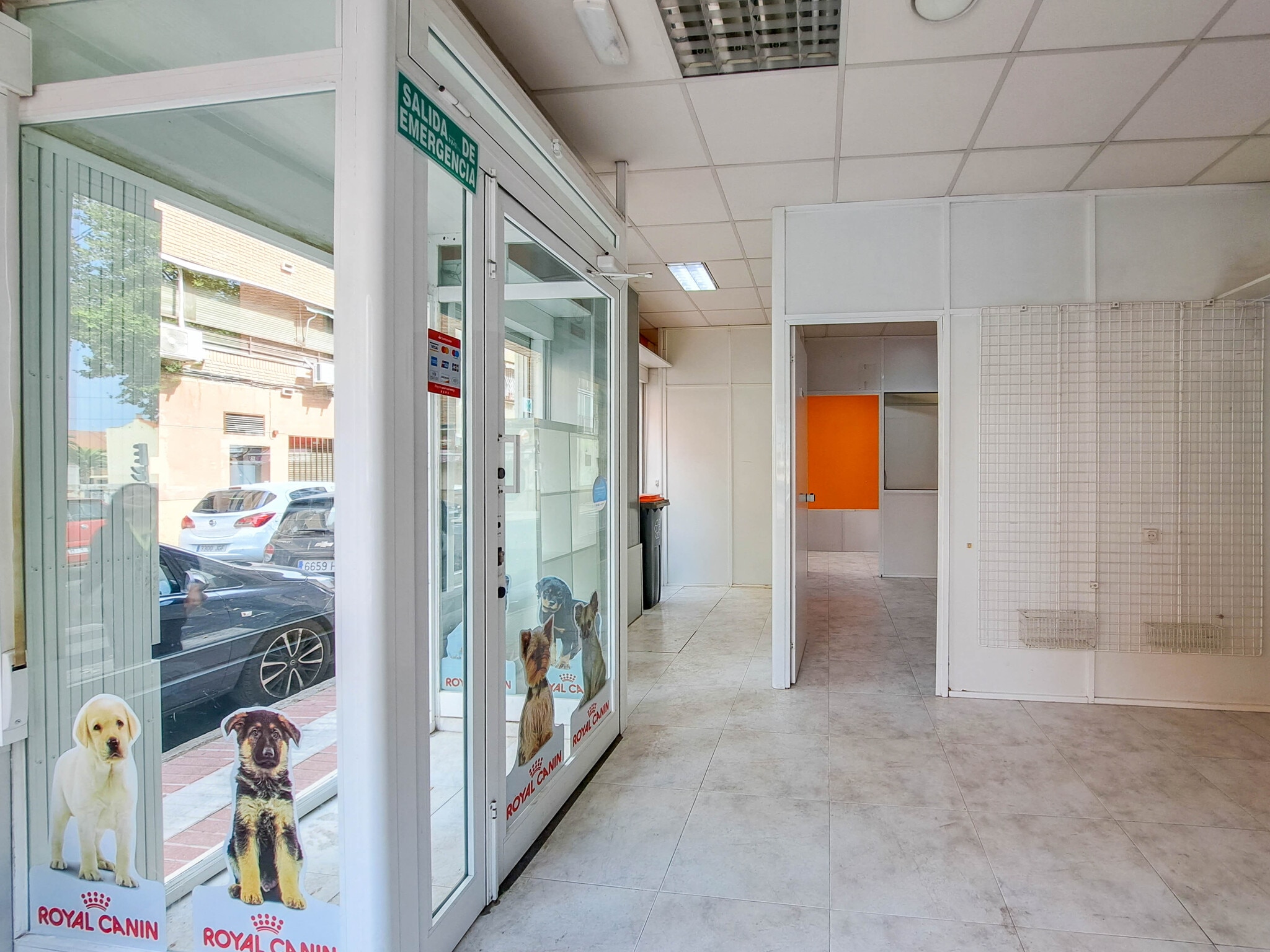 Retail in Madrid, Madrid to rent Interior Photo- Image 1 of 6