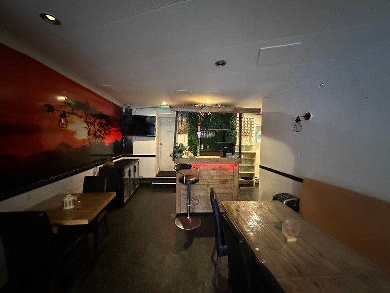 188 Charminster Rd, Bournemouth to rent - Building Photo - Image 3 of 9