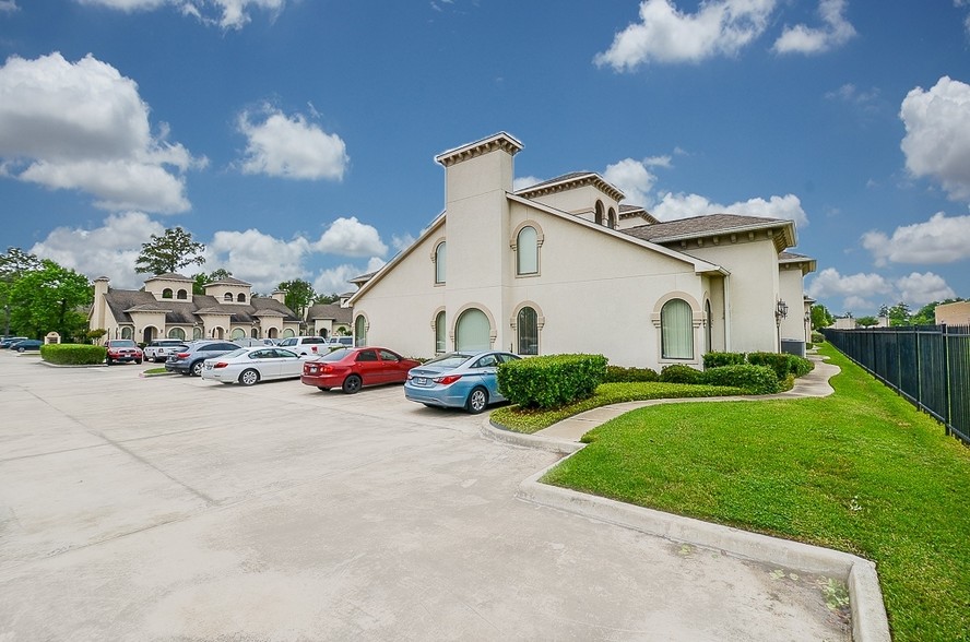 12802 Willow Centre Dr, Houston, TX for rent - Building Photo - Image 3 of 33