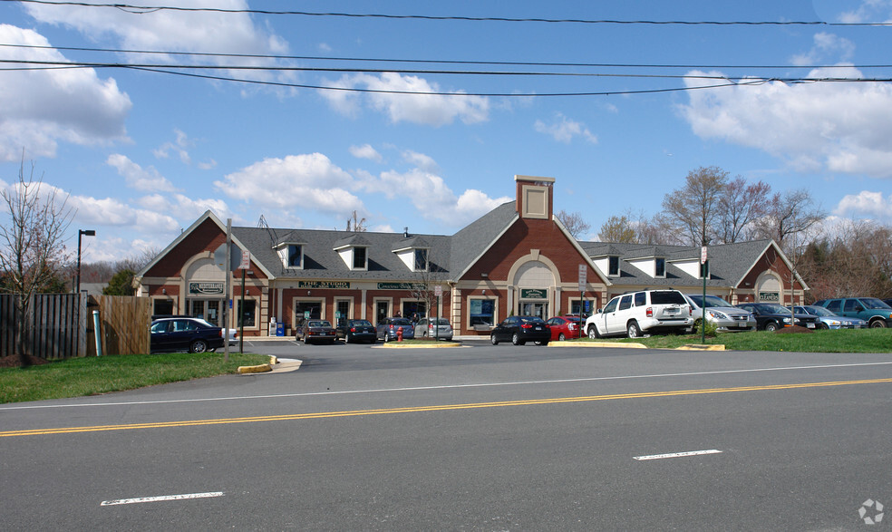 10121-10123 Colvin Run Rd, Great Falls, VA for sale - Primary Photo - Image 1 of 1