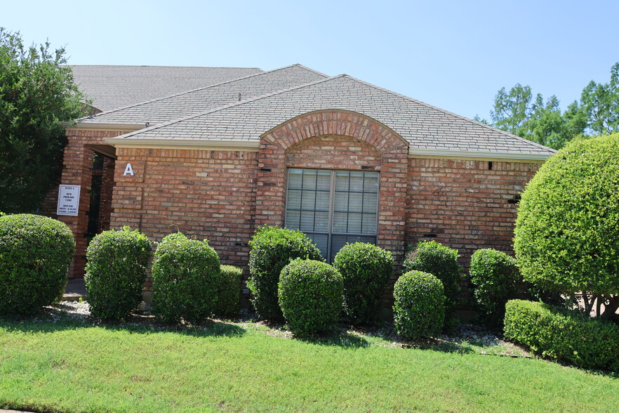 2612 Harwood Rd, Bedford, TX for sale - Primary Photo - Image 1 of 1