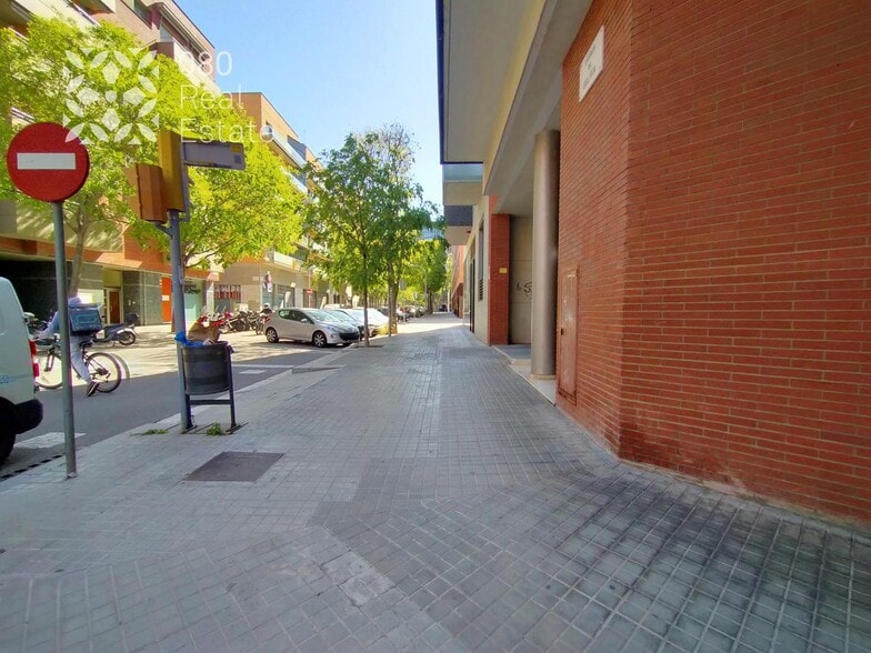 Retail in Barcelona, Barcelona to rent - Building Photo - Image 1 of 9