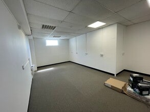 64-68 Elm Grove, Worthing to rent Interior Photo- Image 2 of 9
