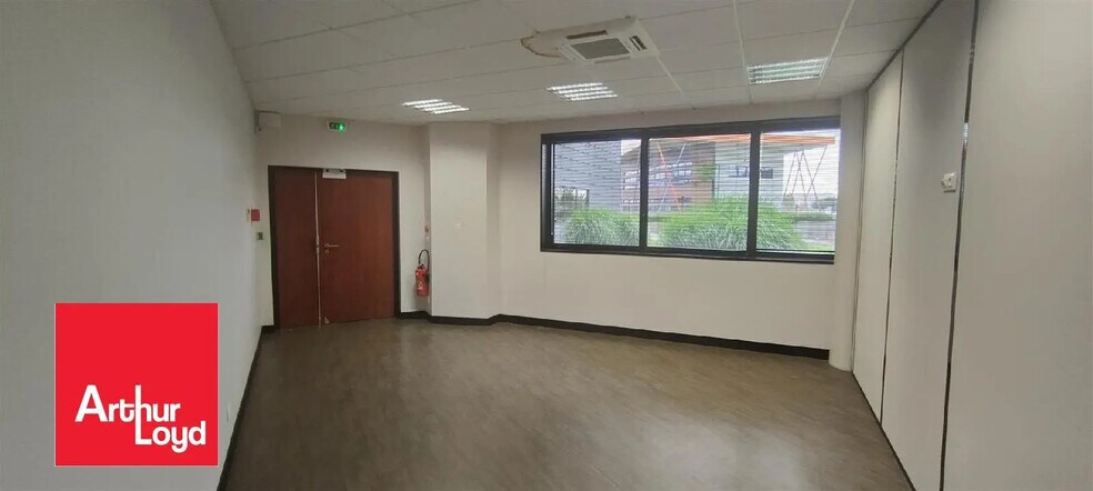 Office in Chartres to rent - Building Photo - Image 3 of 4