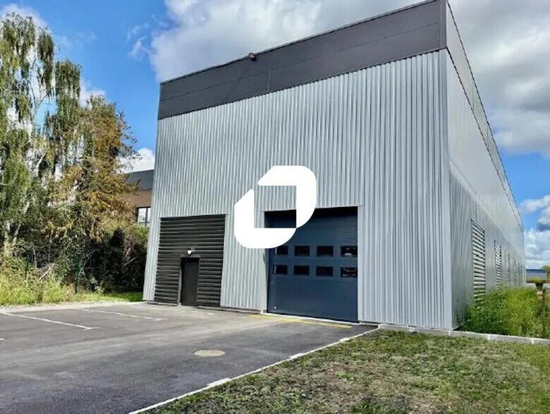 7 Avenue Georges Politzer, Trappes to rent - Building Photo - Image 3 of 18