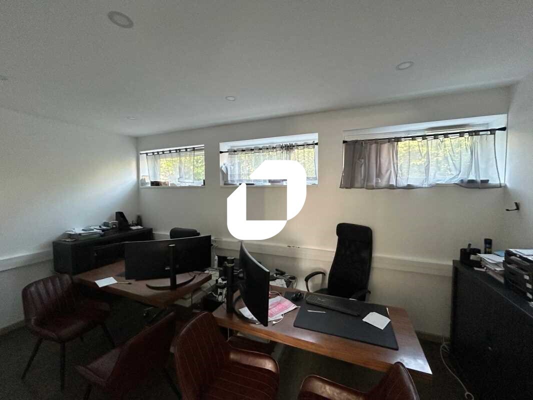 Office in Orly to rent Interior Photo- Image 1 of 7