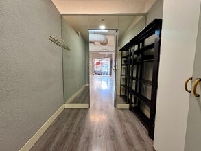 Retail in Madrid, Madrid to rent Interior Photo- Image 2 of 5