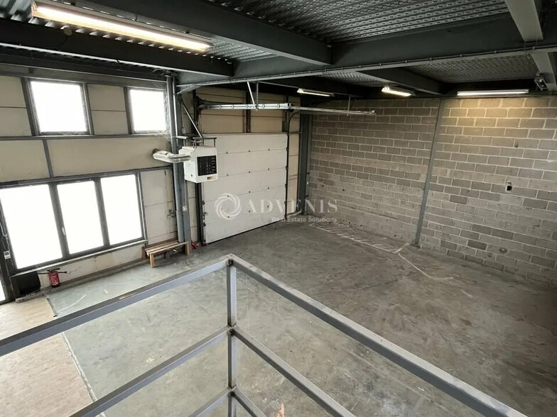 Light Industrial in Le Thillay to rent - Interior Photo - Image 3 of 9