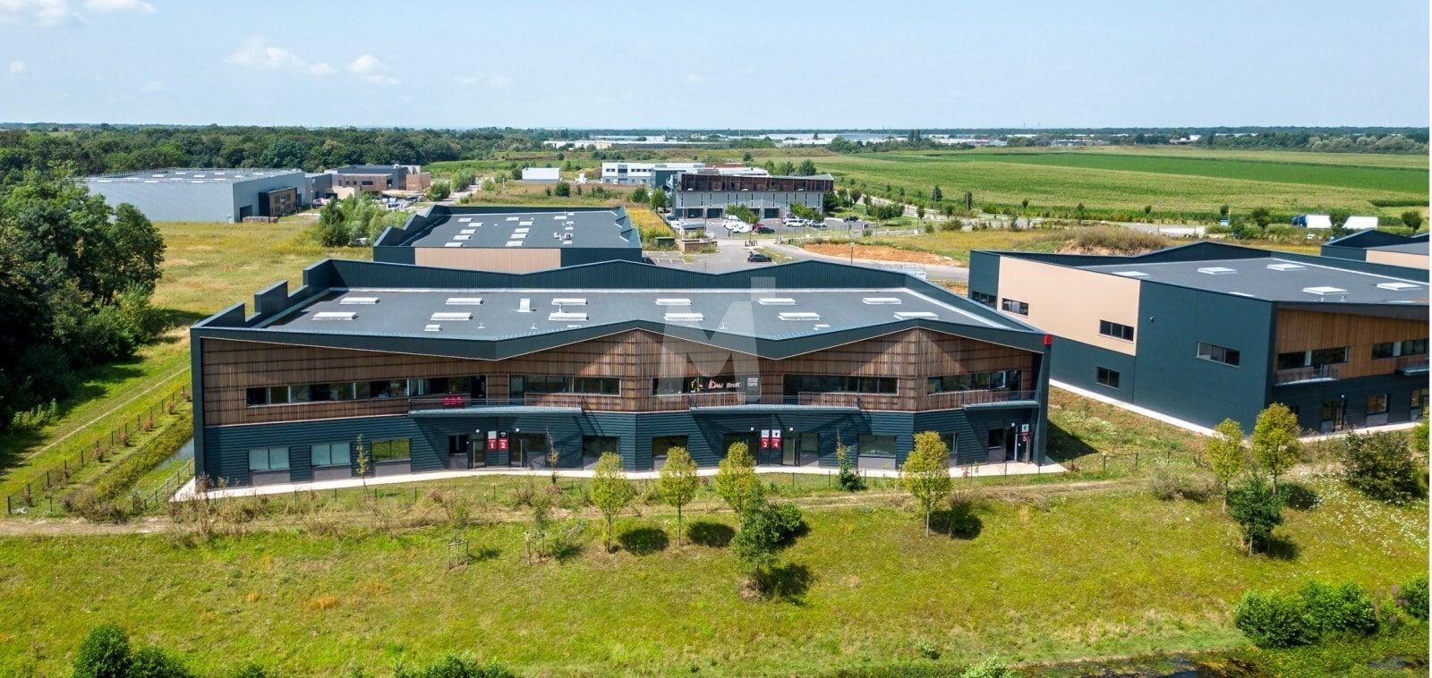 Light Industrial in Moissy-Cramayel for sale Building Photo- Image 1 of 7