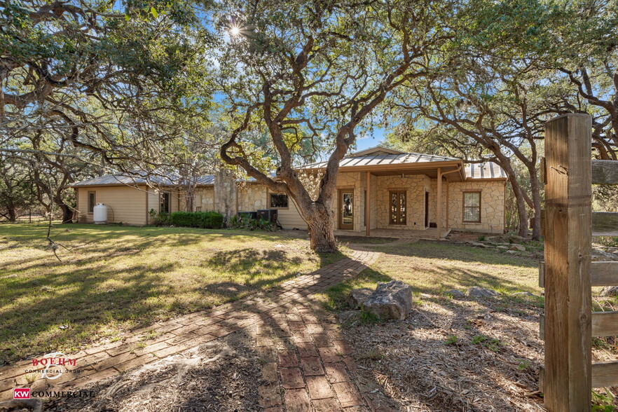 39 Scenic Loop Rd, Boerne, TX for rent - Building Photo - Image 1 of 53