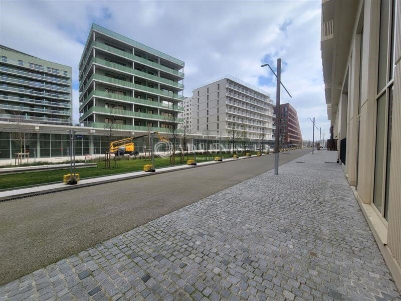 4 24 Rue Maya Angelou, Saint-Ouen-sur-Seine to rent Building Photo- Image 1 of 10