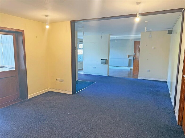 56-64 Willow Ln, Lancaster for sale - Interior Photo - Image 3 of 3