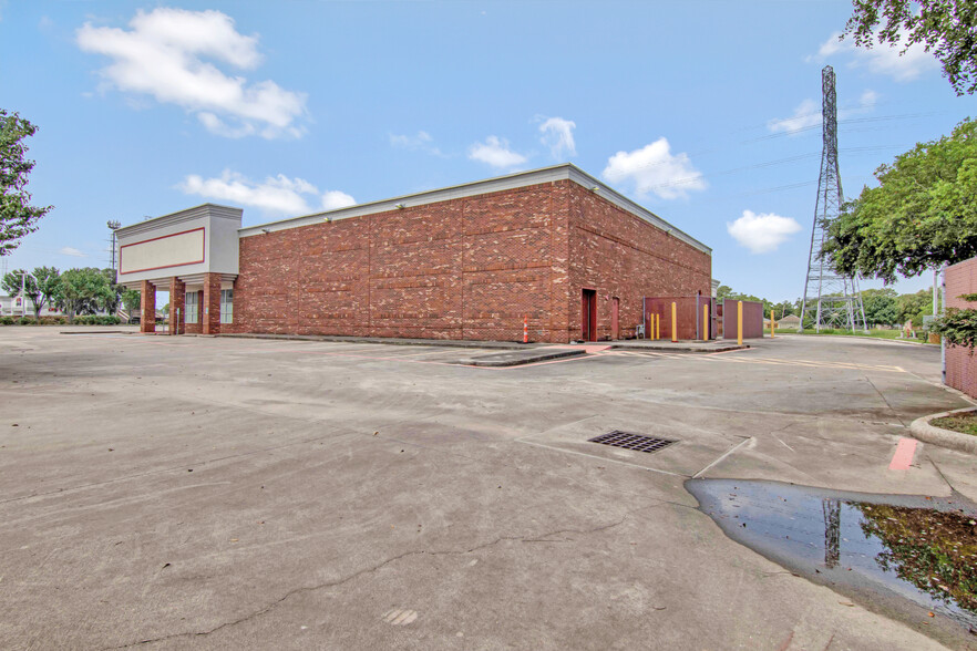 2700 W Main St, League City, TX for sale - Building Photo - Image 3 of 5