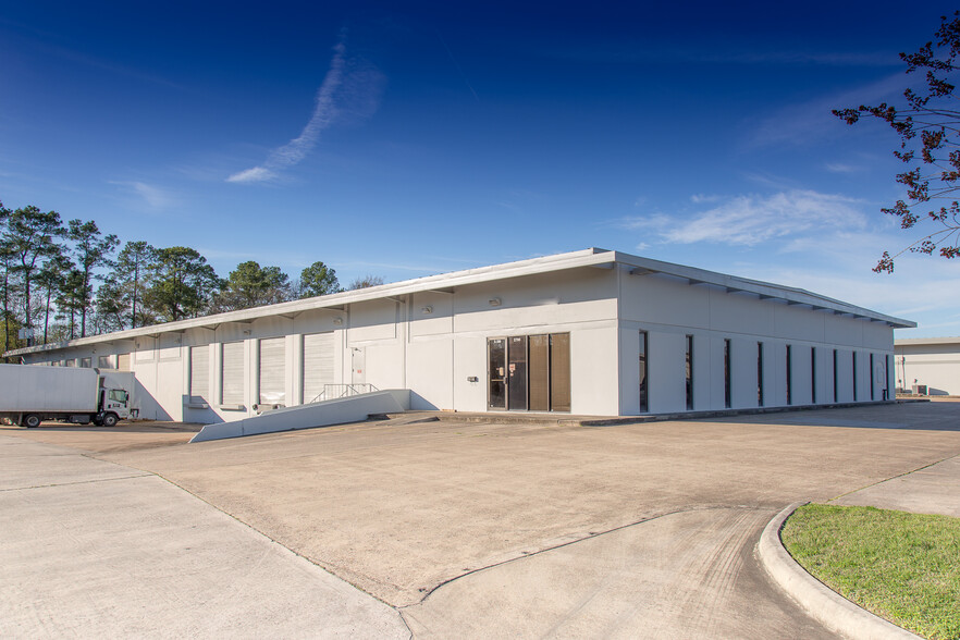 2700 Greens Rd, Houston, TX for rent - Building Photo - Image 3 of 11