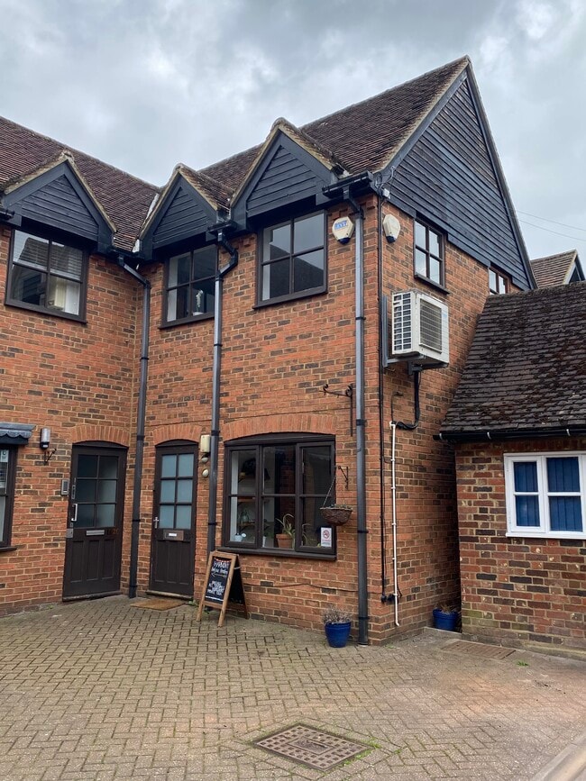 More details for 102-103 Bancroft, Hitchin - Retail to Rent