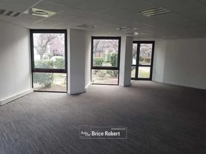 Office in Vénissieux to rent Interior Photo- Image 1 of 5