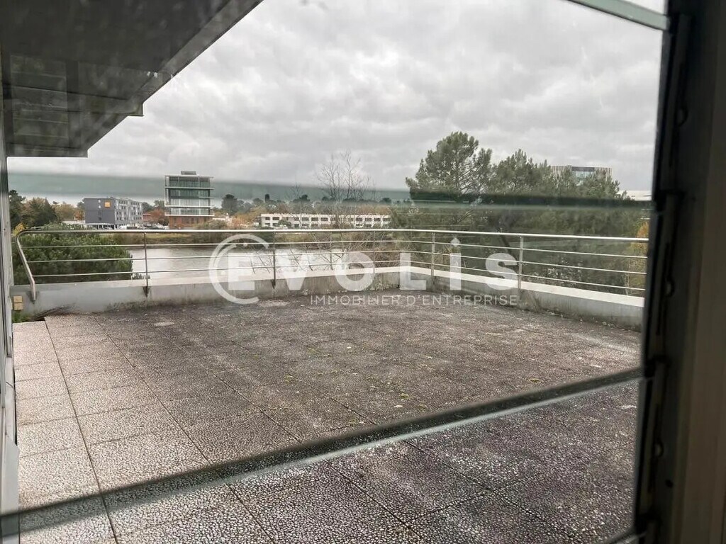 Location Bureaux 195 m² - Photo 1