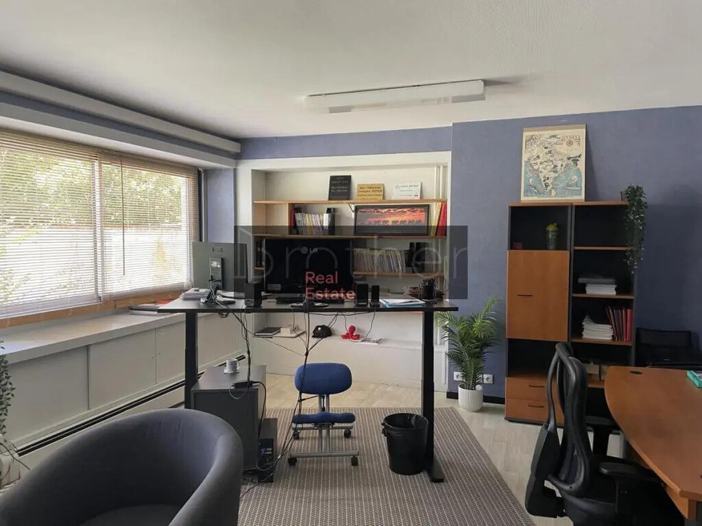 Location Bureaux 125 m² - Photo 1