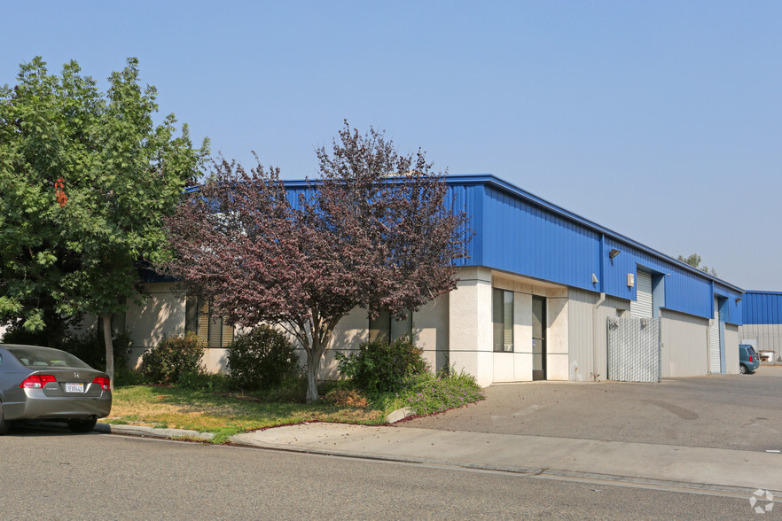 3440 W Holland Ave, Fresno, CA for rent - Building Photo - Image 3 of 11