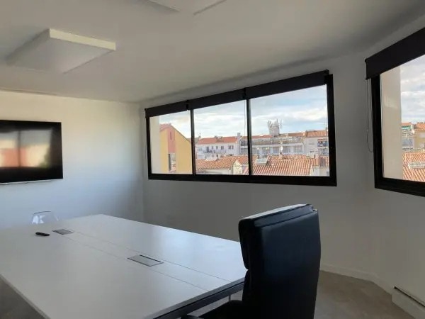 Location Bureaux 136 m² - Photo 1