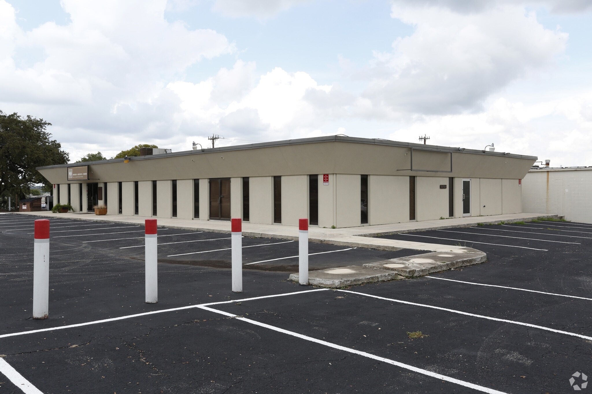 307 W Rhapsody Dr, San Antonio, TX to rent Primary Photo- Image 1 of 12