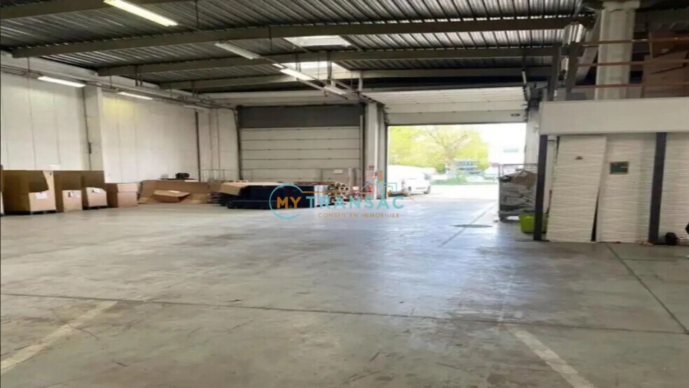 Industrial in Valenton to rent - Interior Photo - Image 3 of 3