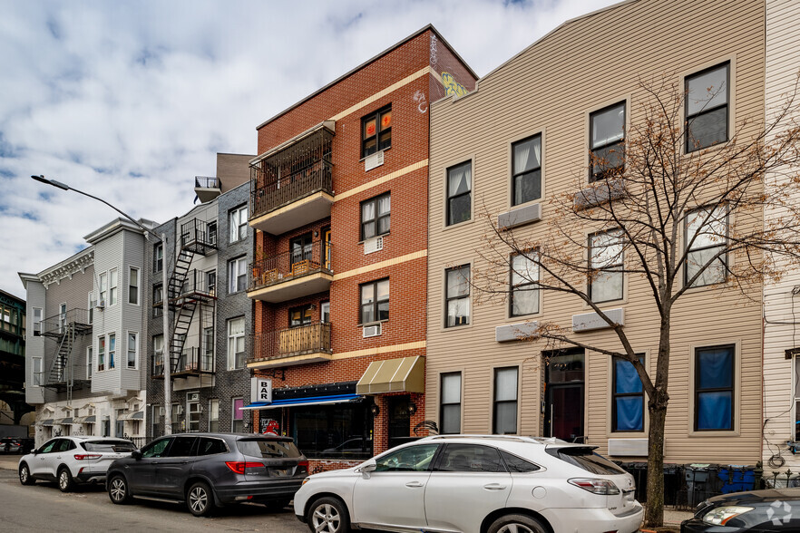 245 Harman St, Brooklyn, NY for rent - Primary Photo - Image 1 of 6