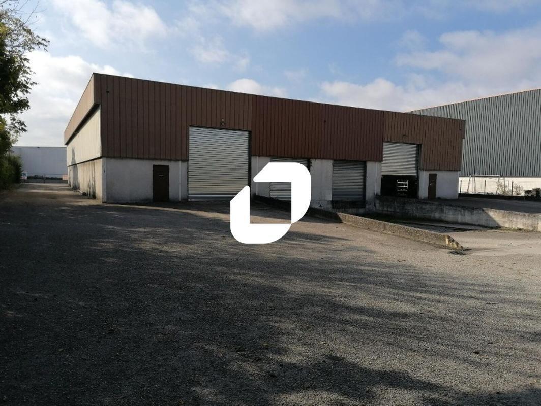 Light Industrial in Vaulx-en-Velin to rent Building Photo- Image 1 of 13