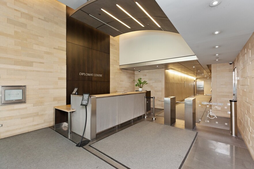 820 Second Ave, New York, NY for sale - Lobby - Image 3 of 45