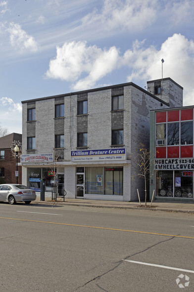 250 Lakeshore Rd E, Mississauga, ON for rent - Building Photo - Image 2 of 4