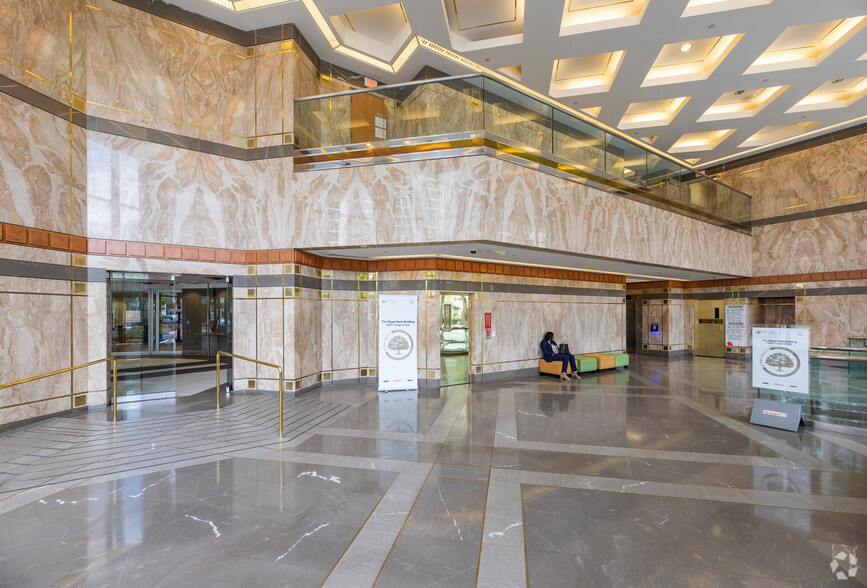 5001 Yonge St, Toronto, ON for rent - Lobby - Image 2 of 6